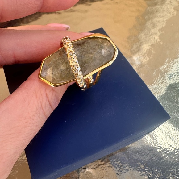Elegant Gold and Silver Women's Ring - Picture 1 of 4